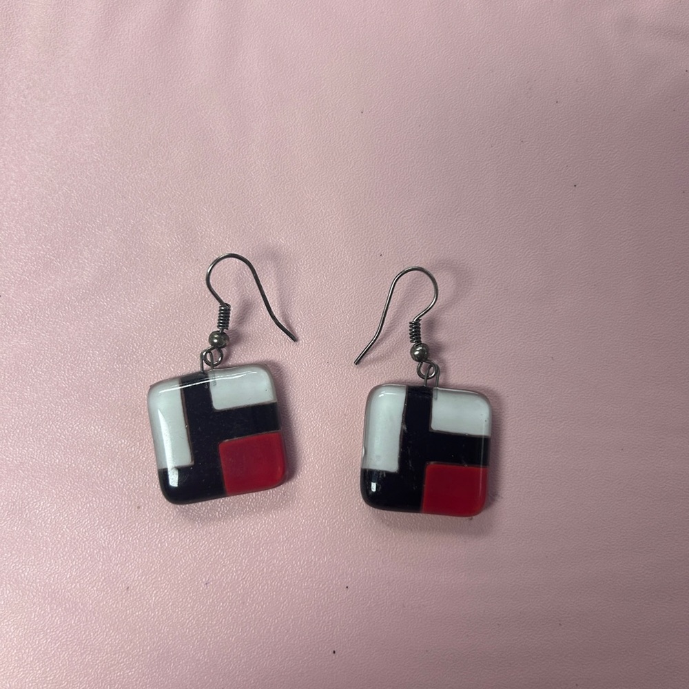 Glass square earrings - Picture 4 of 4